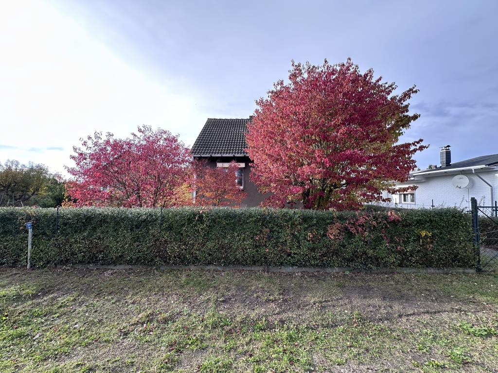 Einfamilienhaus mit großem Grundstück und Garage HBI Bergmann Immobilien