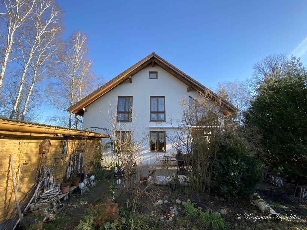 RESERVIERT Einfamilienhaus inklusive Einliegerwohnung in Feld und