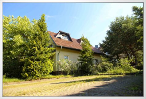 RESERVIERT: Einfamilienhaus mit Einliegerwohnung, Vollkeller und vermieteten Praxis – Oranienburg, 16515 Oranienburg, Einfamilienhaus