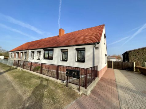 Reserviert – Doppelhaushälfte mit großem Grundstück in Rehfelde bei Strausberg, 15345 Rehfelde, Doppelhaushälfte