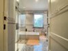 Reserviert-charmantes Einfamilienhaus wartet auf Ihre Ideen - Bad im Erdgeschoss