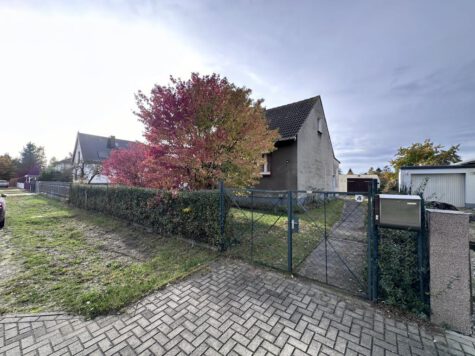 Einfamilienhaus mit großem Grundstück und Garage, 16727 Velten, Einfamilienhaus