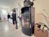 Reserviert - Modernes und energieeffizientes Einfamilienhaus mit massiver Garage - Kaminofen im Wohnbereich