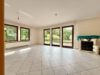6 Zimmer, auf ca. 257 m² Gesamtfläche, traumhafter Garten, Doppel-Fertigteilgarage mit blick aufs Feld - Wohnzimmer