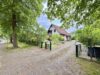 6 Zimmer, auf ca. 257 m² Gesamtfläche, traumhafter Garten, Doppel-Fertigteilgarage mit blick aufs Feld - Einfahrt