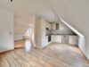 6 Zimmer, auf ca. 257 m² Gesamtfläche, traumhafter Garten, Doppel-Fertigteilgarage mit blick aufs Feld - Küche Elwhg