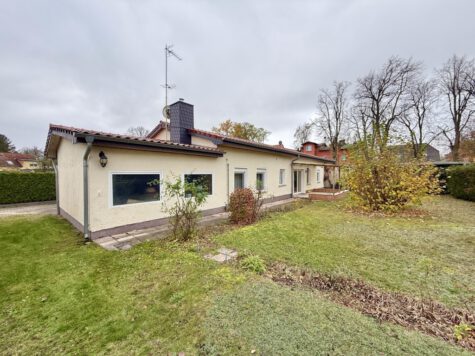 Einfamilienhaus im Bungalowstil mit separater Einliegerwohnung!, 16515 Oranienburg, Einfamilienhaus