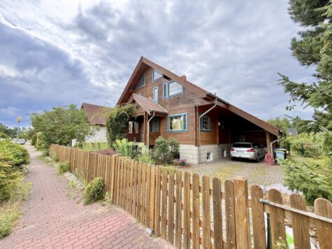 Gemütliches Blockbohlenhaus in Oranienburg-Schmachtenhagen – massiv, modernisiert & naturnah, 16515 Oranienburg, Einfamilienhaus