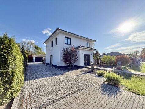 Stilvolle Stadtvilla in bester Lage – 4 Zimmer, überdachte Terrasse, Doppelgarage & Photovoltaik in Sachsenhausen, 16515 Oranienburg, Einfamilienhaus