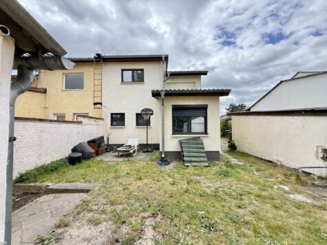 Frisch saniertes Platzwunder – kompaktes Zuhause mit vielen Möglichkeiten in idyllischer Lage, 13503 Berlin, Doppelhaushälfte