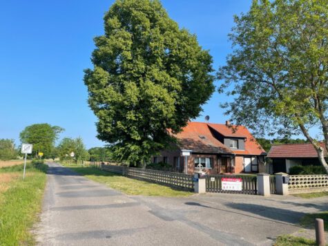Landleben mit Weitblick – Wohnhaus mit Pferdestall, mehreren Einheiten und optionalem Land in Pendeldistanz zu Berlin, 16775 Gransee, Einfamilienhaus