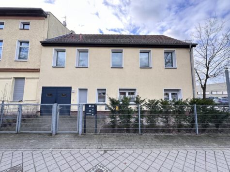 Solide Geldanlage mit Stil – 2015 kernsaniertes Dreifamilienhaus in Top-Lage von Oranienburg-Sachsenhausen, 16515 Oranienburg, Mehrfamilienhaus