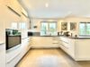 Moderne Doppelhaushälfte mit Terrasse, Fernwärme und zwei Stellplätzen in Velten - offene Küche