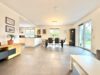 Moderne Doppelhaushälfte mit Terrasse, Fernwärme und zwei Stellplätzen in Velten - Wohnzimmer