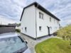 Moderne Doppelhaushälfte mit Terrasse, Fernwärme und zwei Stellplätzen in Velten - Hausansicht