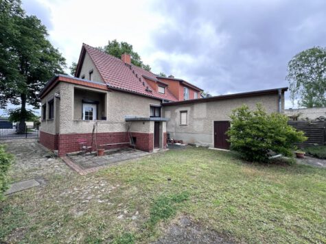 Doppelhaushälfte mit Garage und großem Grundstück in Hennigsdorf, 16761 Hennigsdorf, Doppelhaushälfte