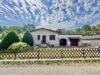 Einfamilienhaus im Bungalowstil, Vollkeller und großem Grundstück - Hausansicht