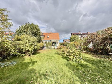 Doppelhaushälfte inkl. Vollkeller in einer ruhigen und familienfreundlichen Lage!, 13503 Berlin, Doppelhaushälfte