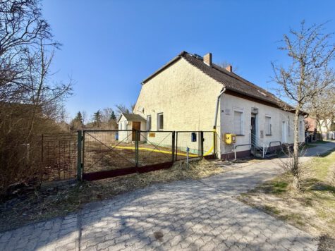 Wohnen und Vermieten möglich – DHH mit separater Einheit, 16515 Oranienburg, Doppelhaushälfte