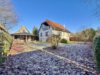 Raumwunder mit Vollkeller: Ihr massives 5-Zimmer-Familiendomizil mit Garage & Carport! - hintere Hausansicht