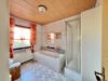 Raumwunder mit Vollkeller: Ihr massives 5-Zimmer-Familiendomizil mit Garage & Carport! - Badezimmer Erdgeschoss